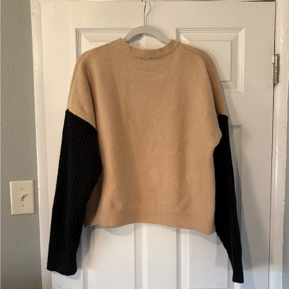 Lulu’s Colorblock Sweater - Picture 3 of 3